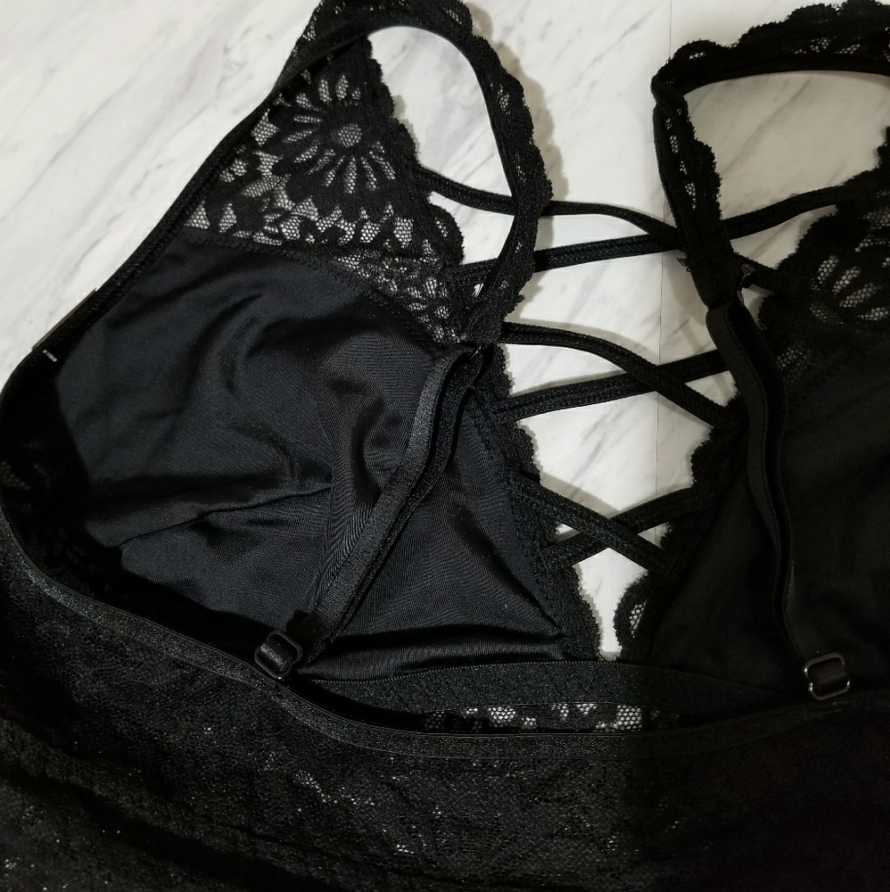 40% OFF 4+ BUNDLES  CLOSET CLOSING! - Picture 4 of 7